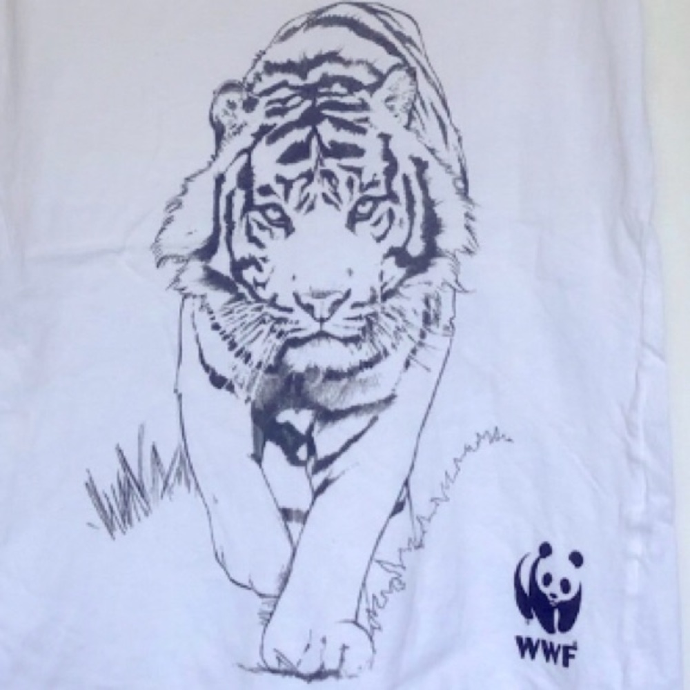 WWF Born Free Tiger V neck t shirt